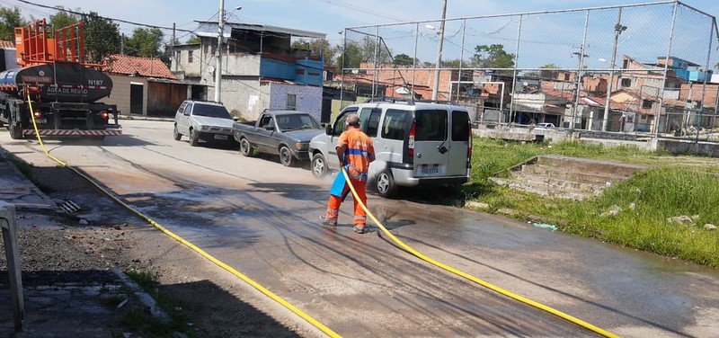 Comlurb já realizou trabalho de lavagem com água de reuso e detergente neutro e hipoclorito em todas as 633 comunidades da cidade