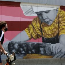 Iniciativa tem como objetivo revitalizar a região e reúne 16 murais de artistas brasileiros