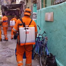 Comlurb já realizou trabalho de lavagem com água de reuso e detergente neutro e hipoclorito em todas as 633 comunidades da cidade