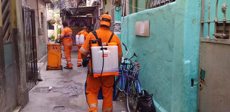 Comlurb já realizou trabalho de lavagem com água de reuso e detergente neutro e hipoclorito em todas as 633 comunidades da cidade