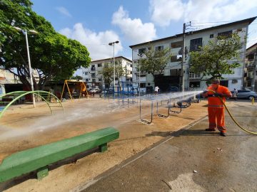 Comlurb já realizou trabalho de lavagem com água de reuso e detergente neutro e hipoclorito em todas as 633 comunidades da cidade