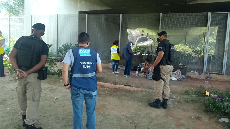 Nesta quarta, 30/09, pelo segundo dia seguido, a força-tarefa integrada pela Seop fiscaliza o comércio e atende a população em situação de rua no bairro da Zona Oeste