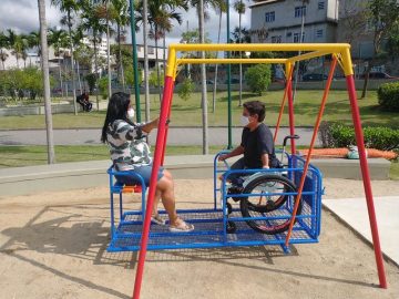 Brinquedo foi doado por alunos de escola privada que também criaram projeto para garantir mais diversão a pessoas com mobilidade reduzida