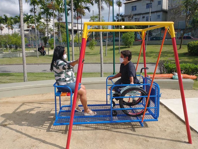 Brinquedo foi doado por alunos de escola privada que também criaram projeto para garantir mais diversão a pessoas com mobilidade reduzida