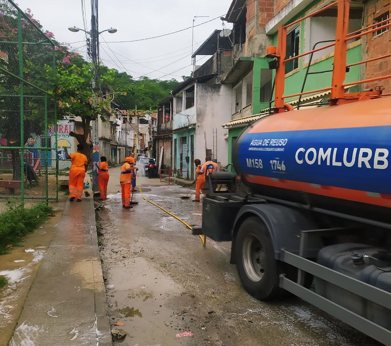 Comlurb já realizou trabalho de lavagem com água de reuso e detergente neutro e hipoclorito em todas as 633 comunidades da cidade
