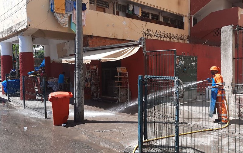 Comlurb já realizou trabalho de lavagem com água de reuso e detergente neutro e hipoclorito em todas as 633 comunidades da cidade