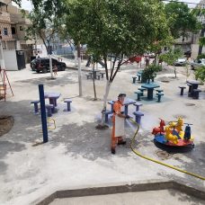 Comlurb já realizou trabalho de lavagem com água de reuso e detergente neutro e hipoclorito em todas as 633 comunidades da cidade