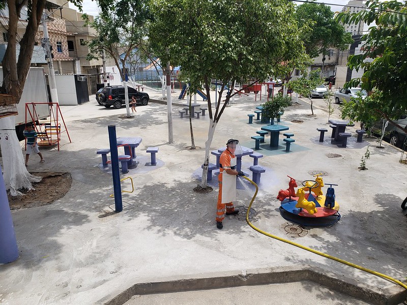 Comlurb já realizou trabalho de lavagem com água de reuso e detergente neutro e hipoclorito em todas as 633 comunidades da cidade