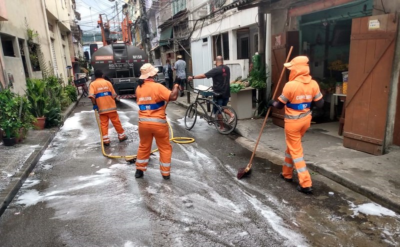 Comlurb já realizou trabalho de lavagem com água de reuso e detergente neutro e hipoclorito em todas as 633 comunidades da cidade