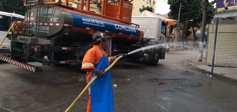 Comlurb já realizou trabalho de lavagem com água de reuso e detergente neutro e hipoclorito em todas as 633 comunidades da cidade