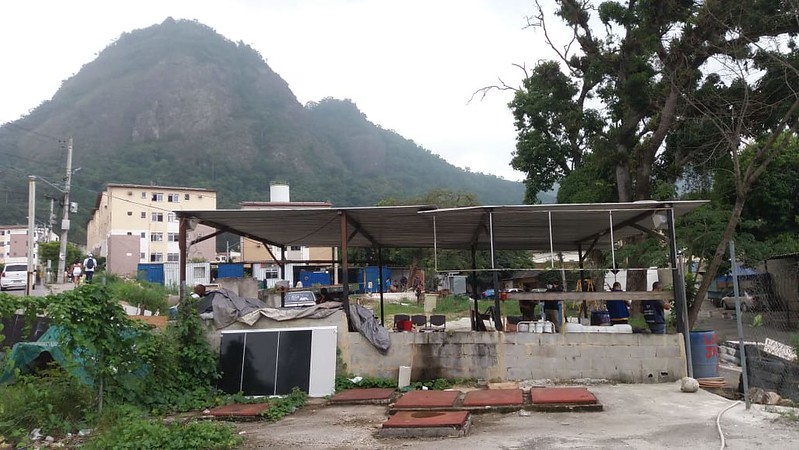 Cinco ligações clandestinas de água e de energia elétrica foram desfeitas