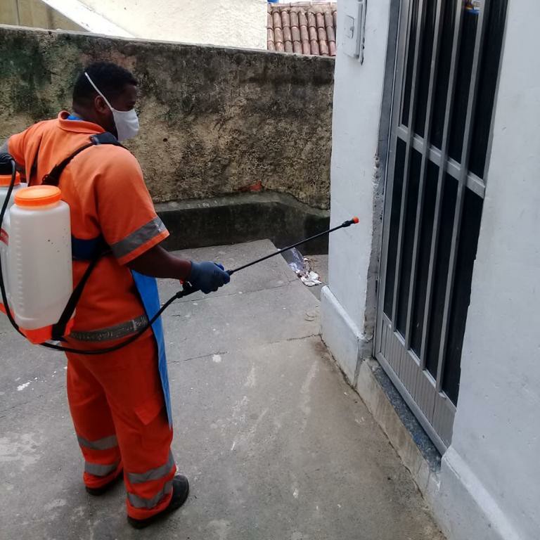 Comlurb já realizou trabalho de lavagem com água de reuso e detergente neutro e hipoclorito em todas as 633 comunidades da cidade