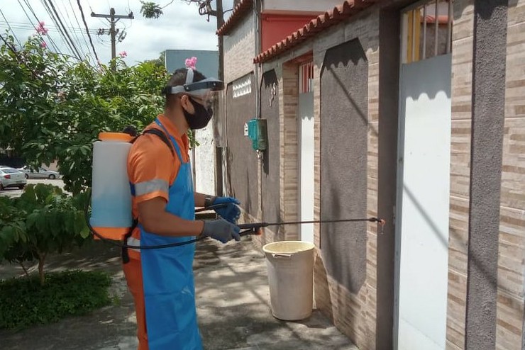Comlurb já realizou trabalho de lavagem com água de reuso e detergente neutro e hipoclorito em todas as 633 comunidades da cidade