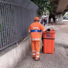 A Comlurb vai mobilizar 2.584 garis durante o pleito, sendo que 1.016 trabalham auxiliando no transporte das urnas eletrônicas. Foto: Divulgação/Comlurb