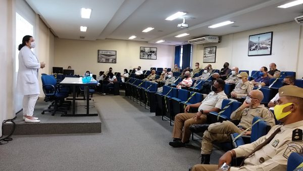 O encontro reuniu cerca de 35 guardas municipais entre comandantes, subcomandantes, diretores e coordenadores