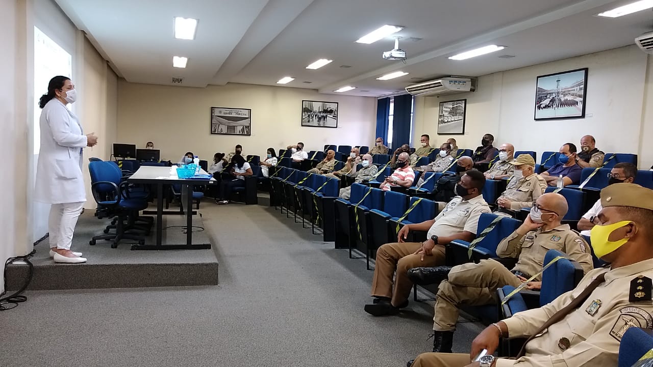 O encontro reuniu cerca de 35 guardas municipais entre comandantes, subcomandantes, diretores e coordenadores