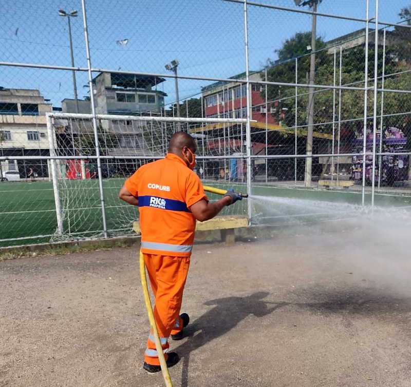 Comlurb já realizou trabalho de lavagem com água de reuso e detergente neutro e hipoclorito em todas as 633 comunidades da cidade