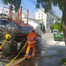 Comlurb já realizou trabalho de lavagem com água de reuso e detergente neutro e hipoclorito em todas as 633 comunidades da cidade