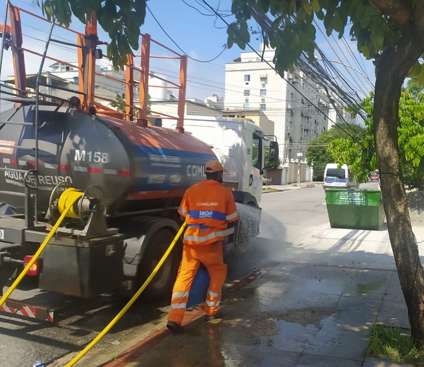Comlurb já realizou trabalho de lavagem com água de reuso e detergente neutro e hipoclorito em todas as 633 comunidades da cidade