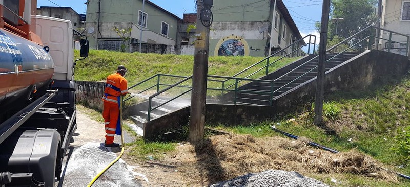 Comlurb já realizou trabalho de lavagem com água de reuso e detergente neutro e hipoclorito em todas as 633 comunidades da cidade
