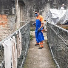 Comlurb já realizou trabalho de lavagem com água de reuso e detergente neutro e hipoclorito em todas as 633 comunidades da cidade