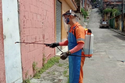 Comlurb já realizou trabalho de lavagem com água de reuso e detergente neutro e hipoclorito em todas as 633 comunidades da cidade