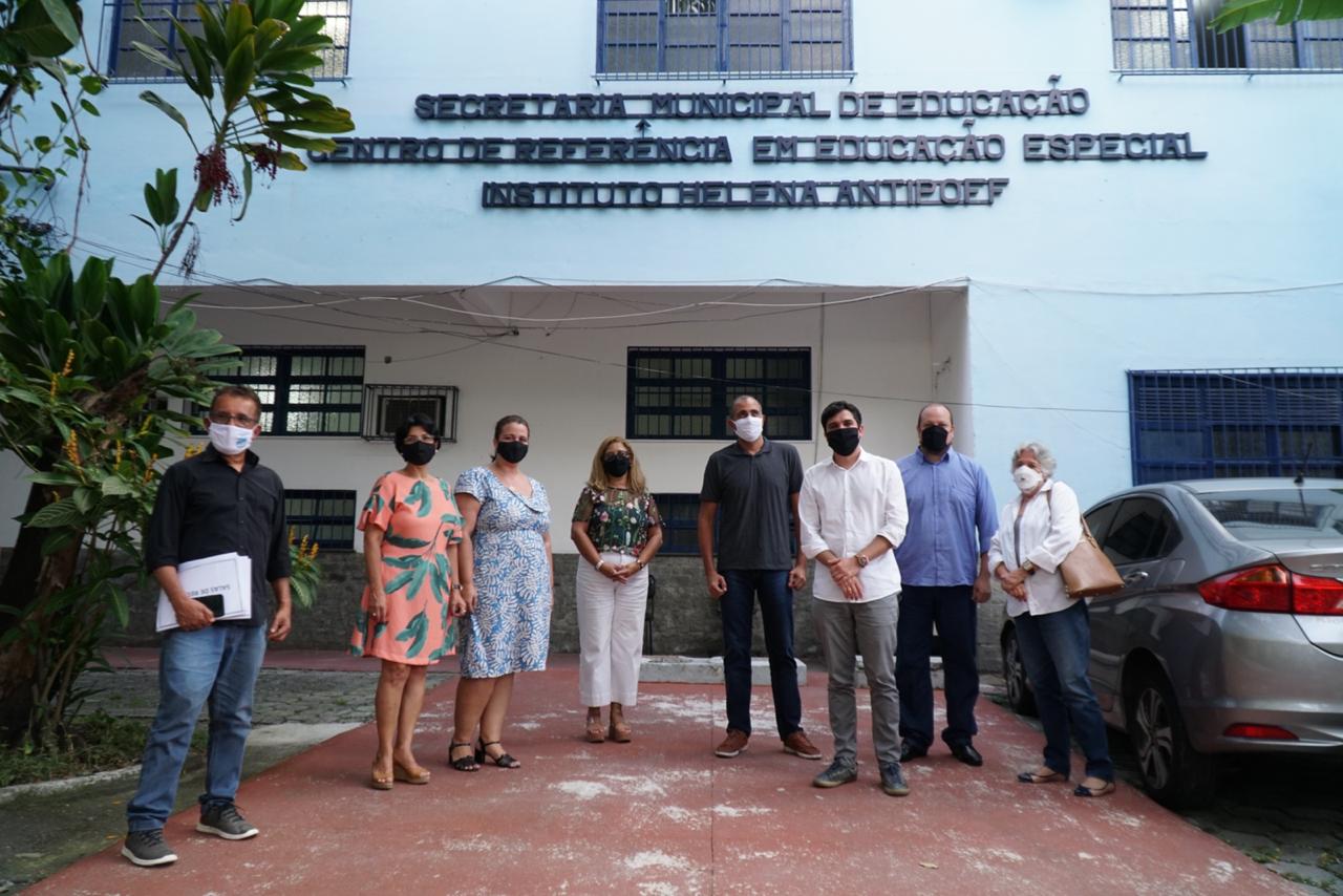 Instituto municipal de Educação Especial do Rio apresenta demandas ao secretário Ferreirinha