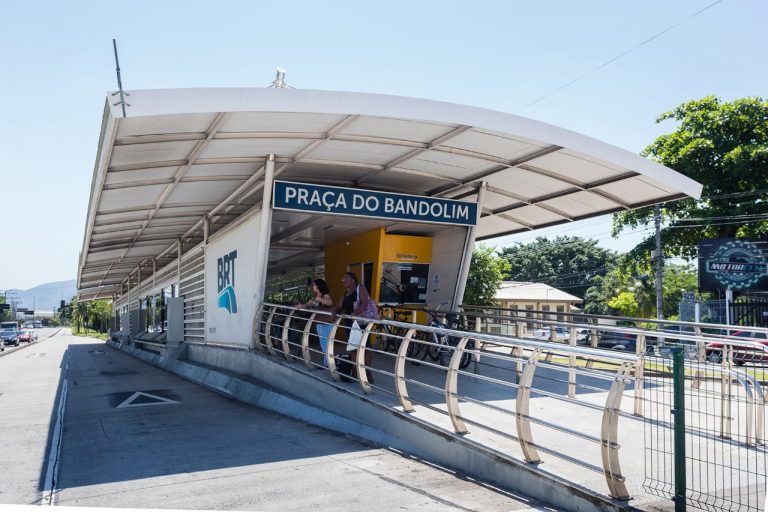Praça do Bandolim, em Curicica, é