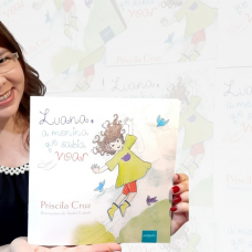 Professora da Rede Municipal de Ensino lança livro sobre empoderamento feminino para crianças