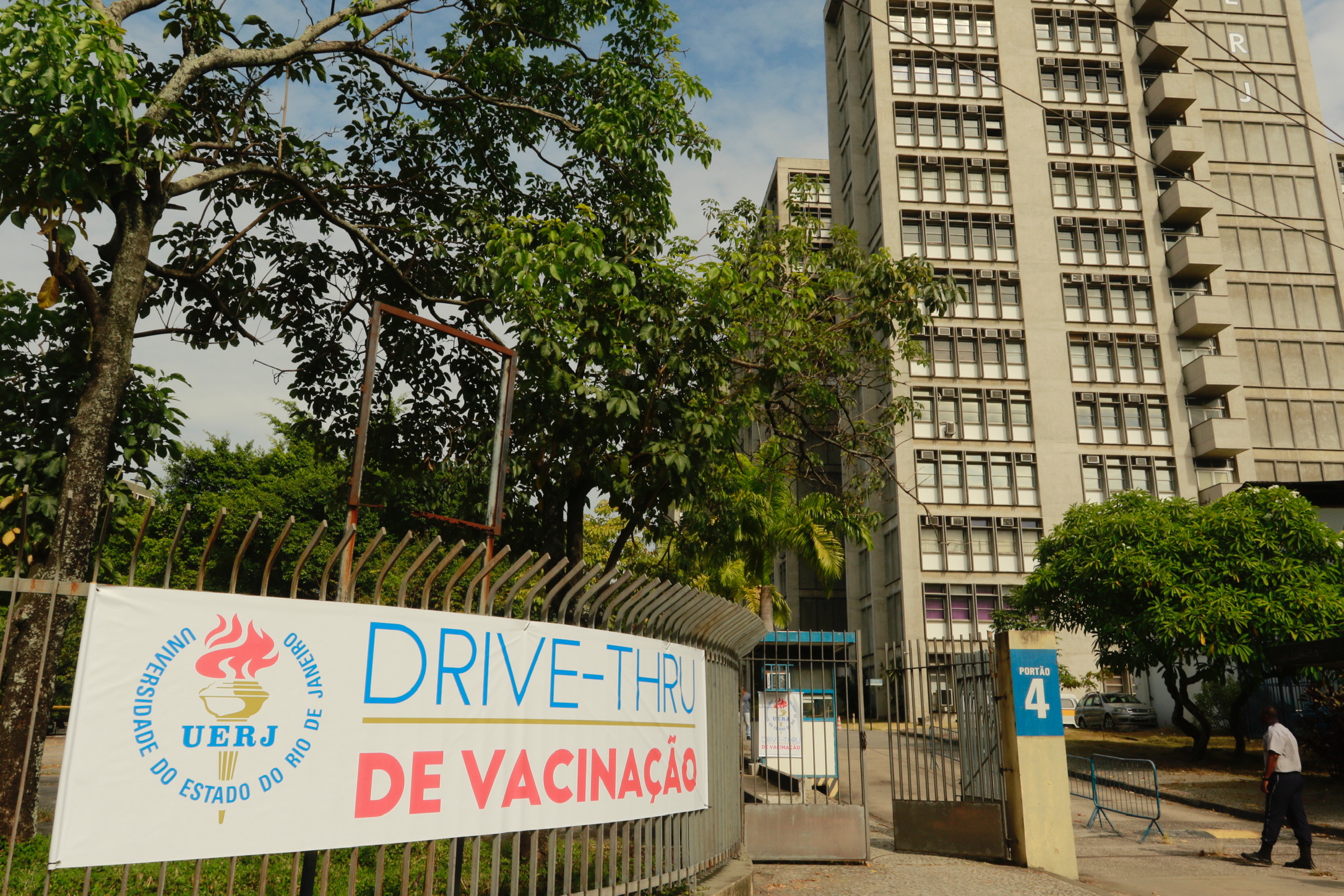 Posto Drive Thru Da Uerj No Maracana Nao Vai Funcionar Na Segunda E Terca Feira Prefeitura Da Cidade Do Rio De Janeiro Prefeitura Rio