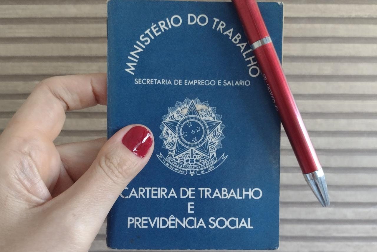 carteira de trabalho emprego - Divulgação / Prefeitura do Rio