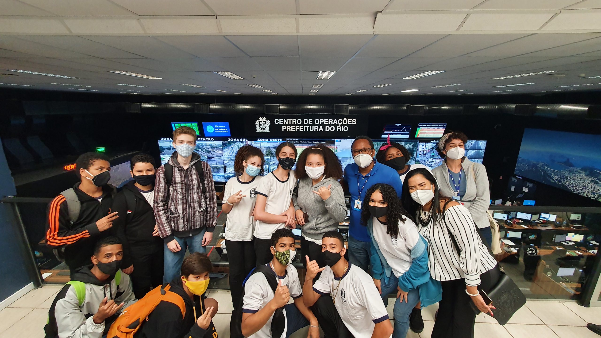 Los estudiantes ganadores de la Olimpiada de Ciencia y Tecnología visitan el Centro de Operaciones de Río – Ayuntamiento de Río de Janeiro