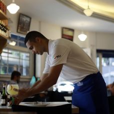 emprego, trabalho, vagas, bartender, auxiliar de restaurante, atendente de bar