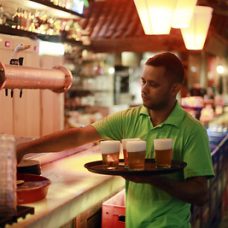 emprego, trabalho, vagas, bartender, auxiliar de restaurante, atendente de bar