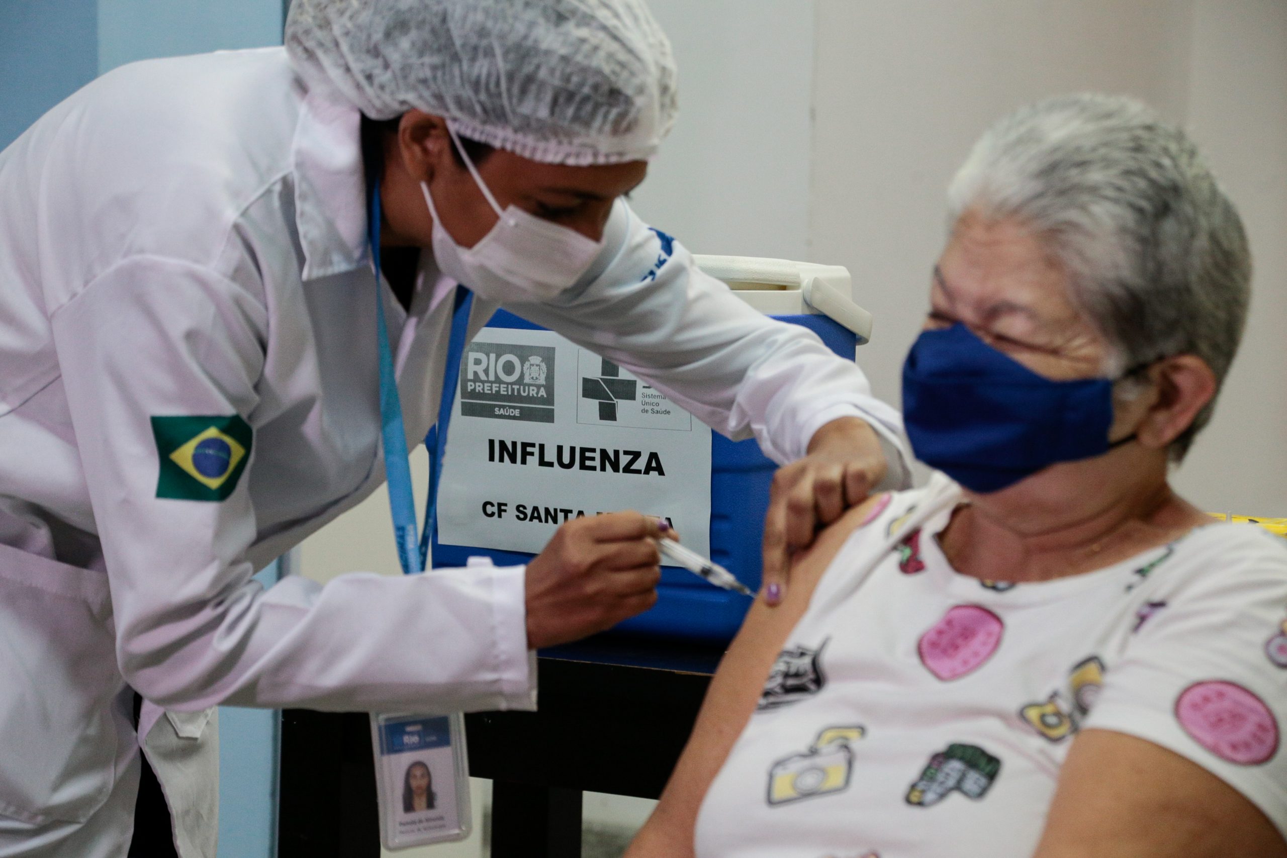 A Secretaria de Saúde estabeleceu nova parceria com a Escola Atual de Águas  Claras na campanha da gripe contra Influenza. - DFÁguasClaras