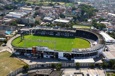 Fogos-de-artifício Sobre O Estádio De Futebol Como O Jogo Final Da