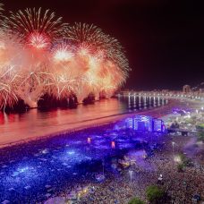 fogos em Copacabana no Réveillon 2025
