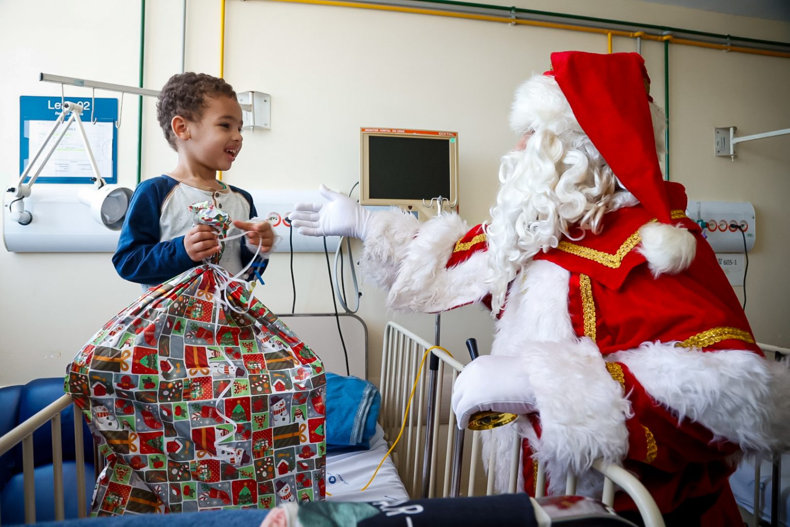 Rio de Janeiro City Hall's Santa Claus kicks off 'Christmas Marathon ...